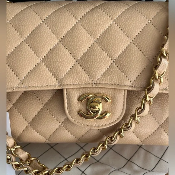 **sold Authentic Chanel classic medium double flap - Picture 3 of 11